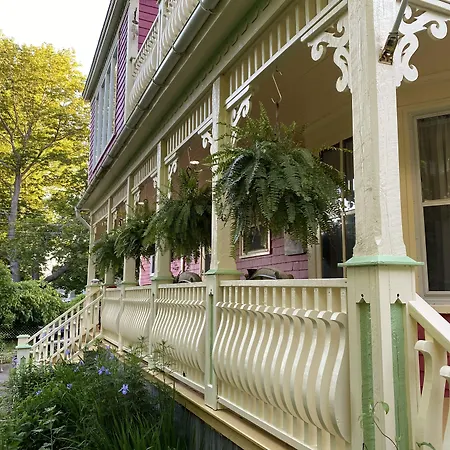 Chambers Guesthouse B&B-2